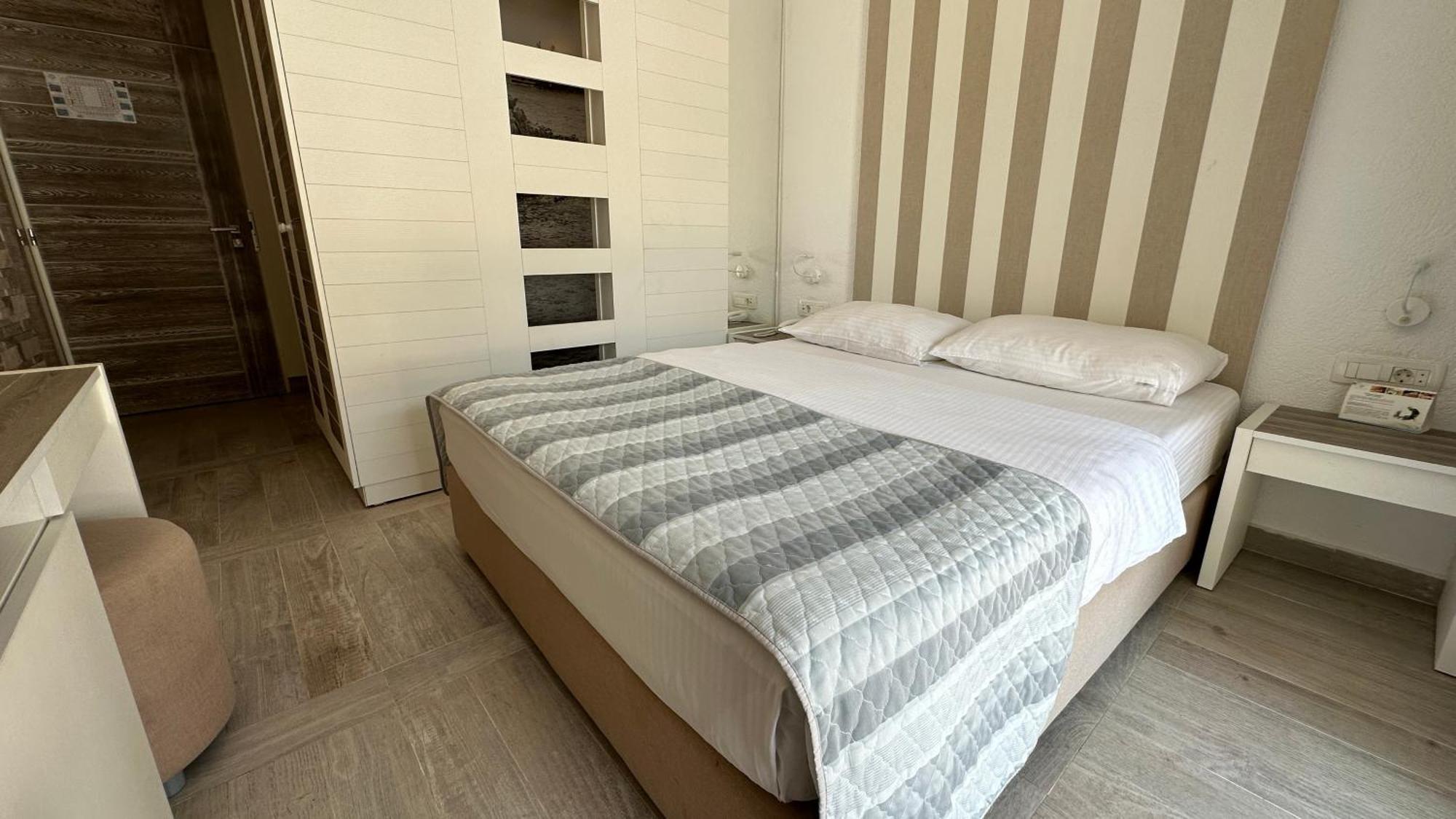 Hotel Aleksandar Budva Exterior photo